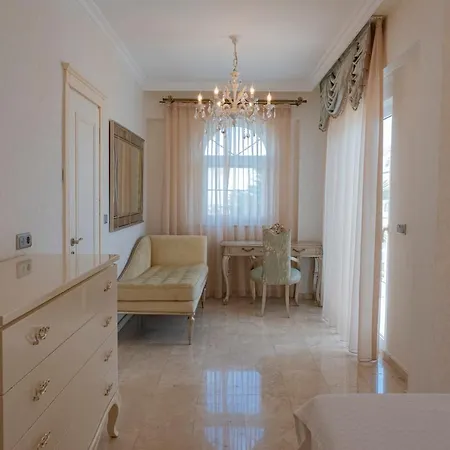 Vila Helios 4 *