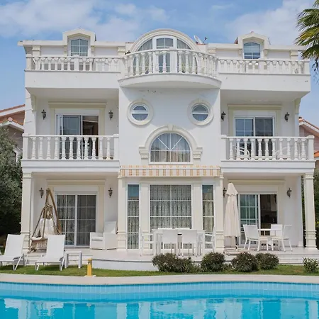 Helios 4 Villa *